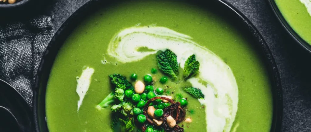 Photo d'un bol de soupe de pois cassés et bacon Berni - recette soupe hiver