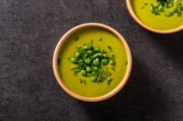 Photo d'un bol de soupe de pois cassés et bacon Berni - recette soupe hiver